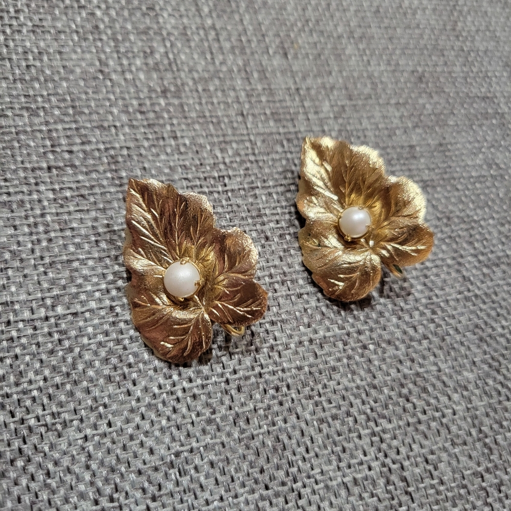 Sarah Coventry Gold Leaf Earrings with Pearl